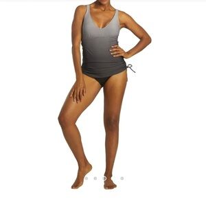 TYR Women's Fishnet V-Neck Sheath One Piece Swimsuit Size 6 NWT